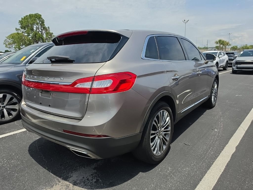 Used 2018 Lincoln MKX Reserve w/ Cargo Utility Package FWD image 10