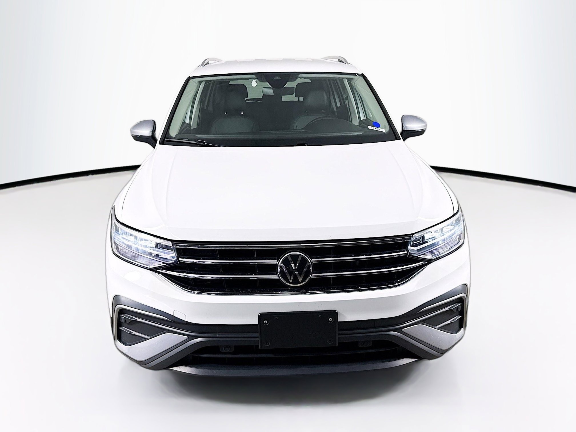 Used 2024 Volkswagen Tiguan Wolfsburg Edition AWD/4WD image 3