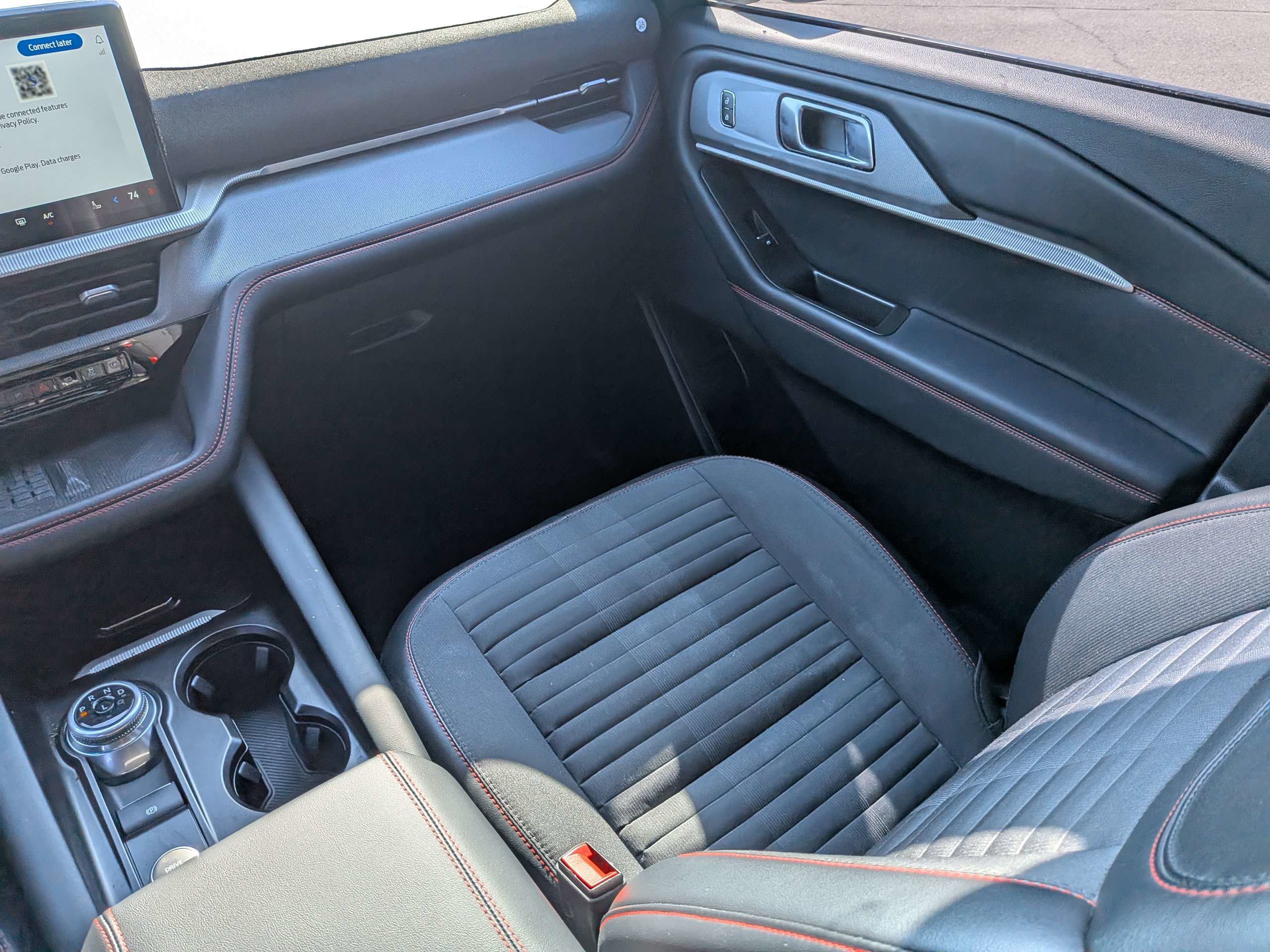 Used 2025 Ford Explorer ST-Line w/ Premium Package RWD image 19