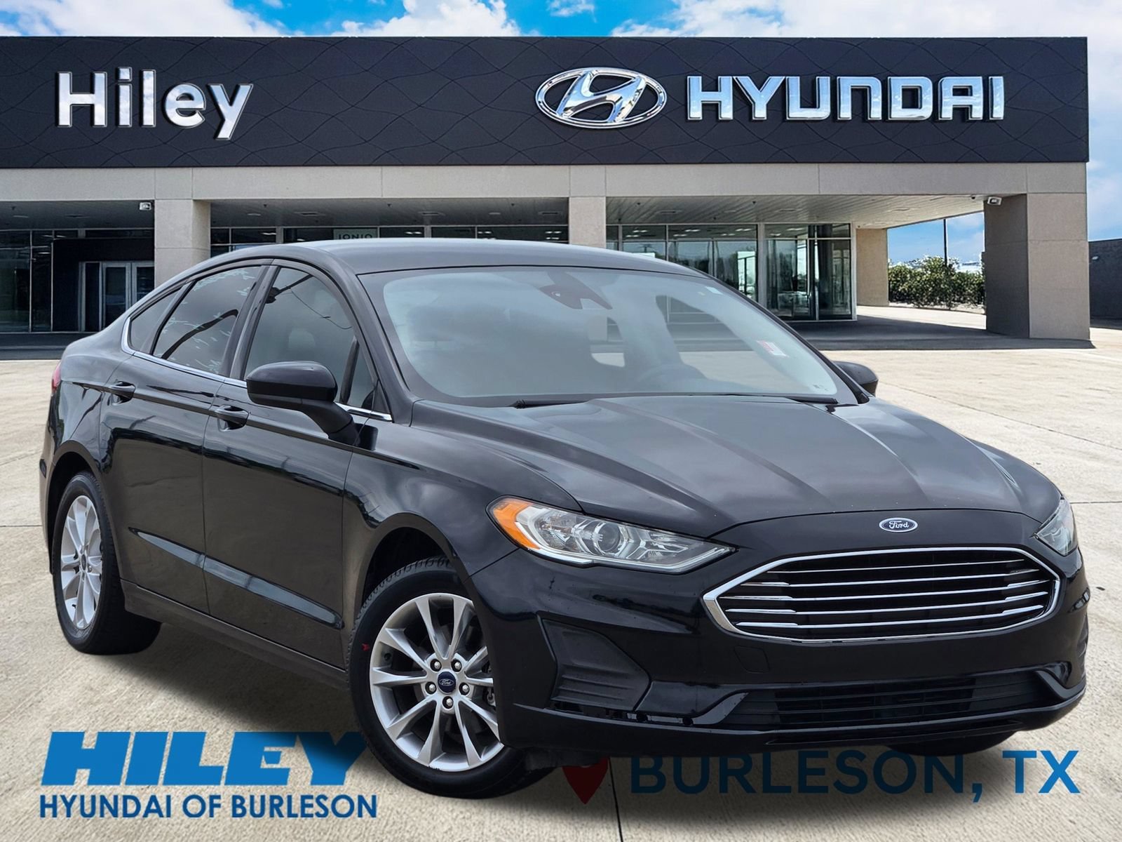 Used 2019 Ford Fusion SE FWD image 1