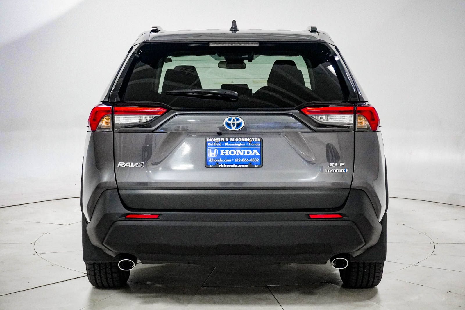 Used 2022 Toyota RAV4 XLE Premium AWD/4WD image 7