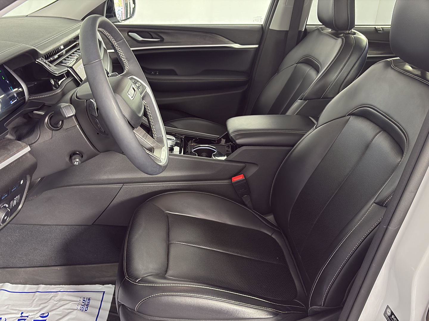 Used 2023 Jeep Grand Cherokee 4WD 4xe w/ Luxury Tech Group II image 23