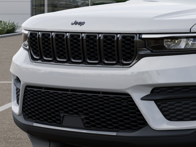 New 2025 Jeep Grand Cherokee Altitude image 11