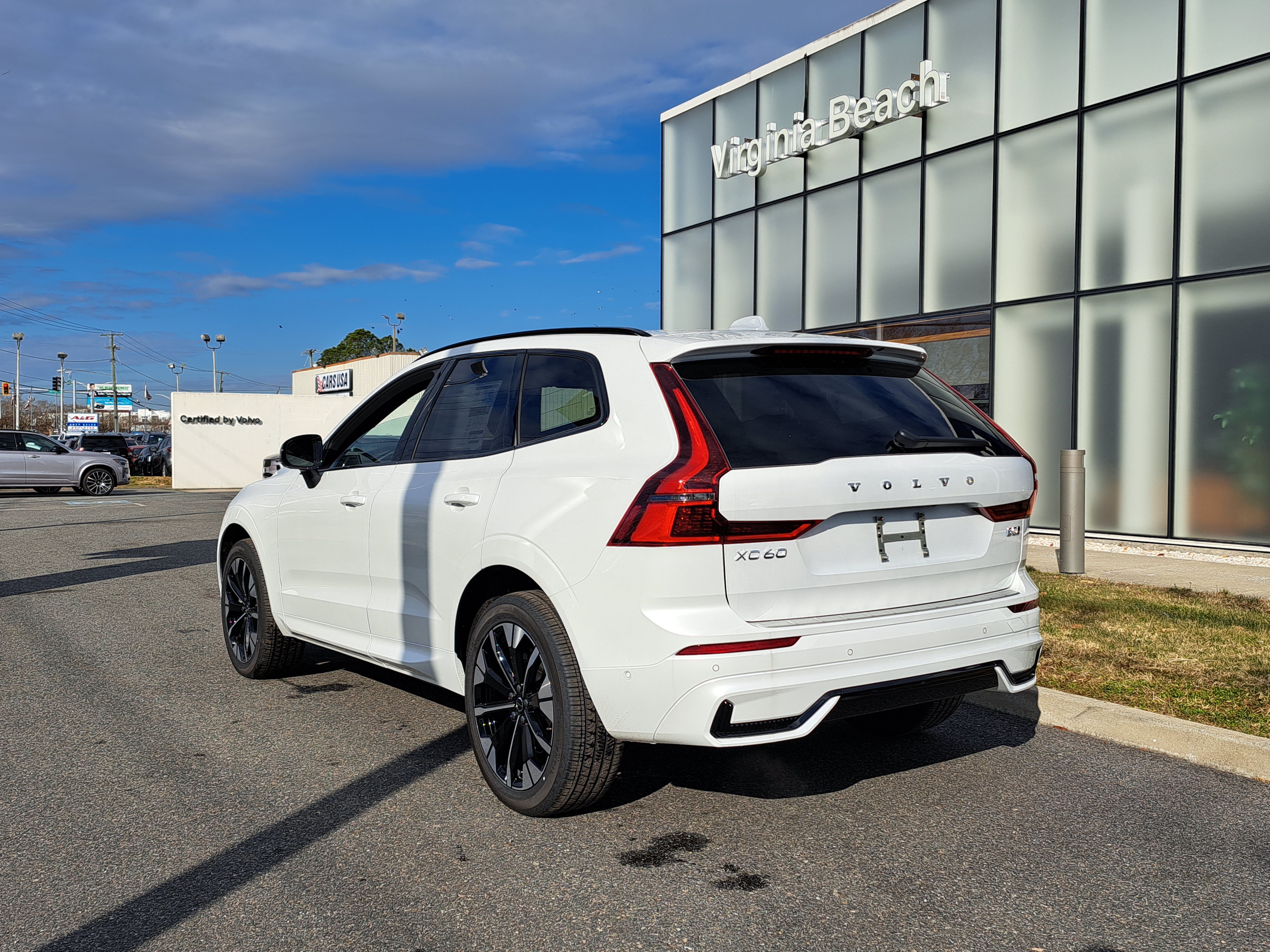 New 2026 Volvo XC60 B5 Plus w/ Protection Package Premier AWD/4WD image 4