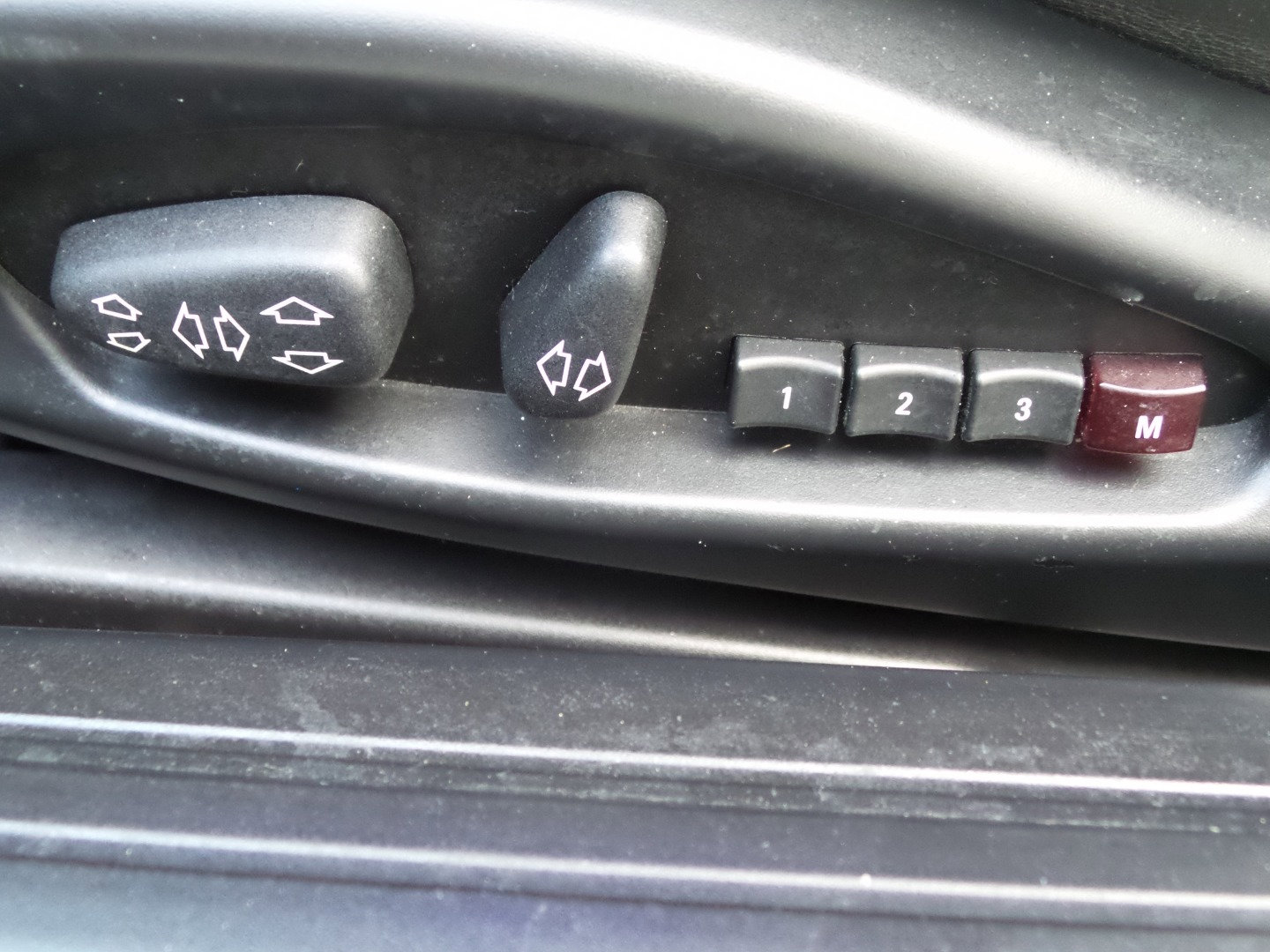 Used 2007 BMW M6 2dr Cpe M6 RWD image 57