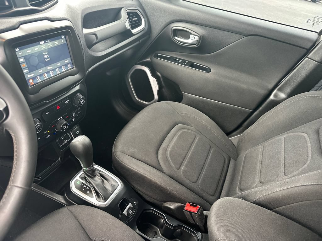 Used 2019 Jeep Renegade Latitude w/ Popular Equipment Group FWD image 29