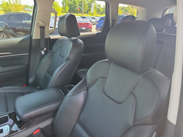 Certified 2025 Kia Telluride LX FWD image 17