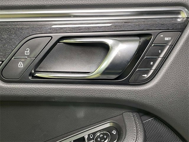 Used 2025 Porsche Macan image 89