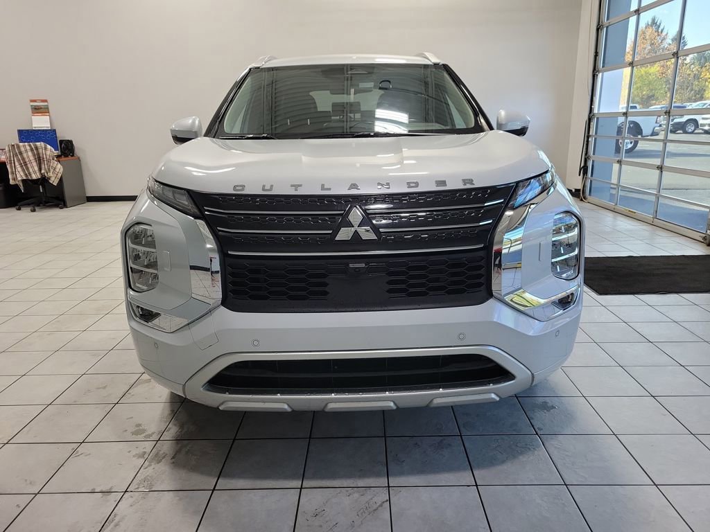 Used 2024 Mitsubishi Outlander SEL image 2
