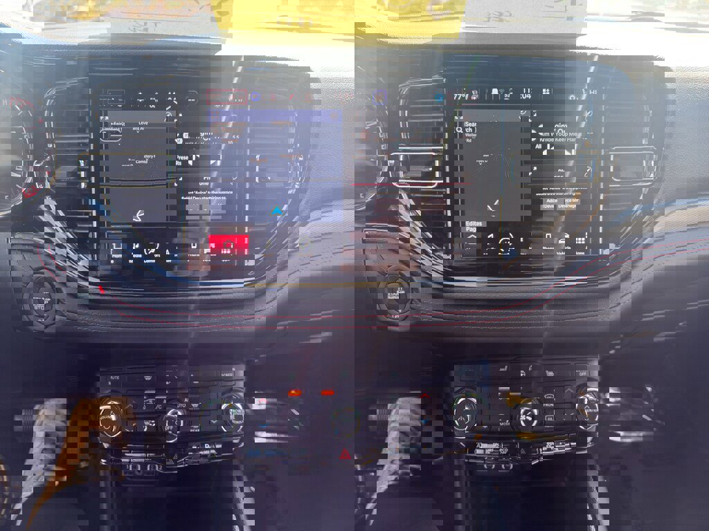 Used 2025 Dodge Durango GT image 9