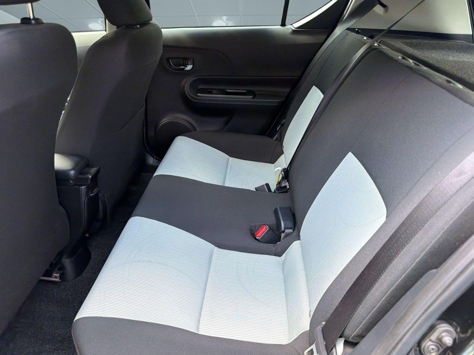 Used 2016 Toyota Prius C Persona Series FWD image 20