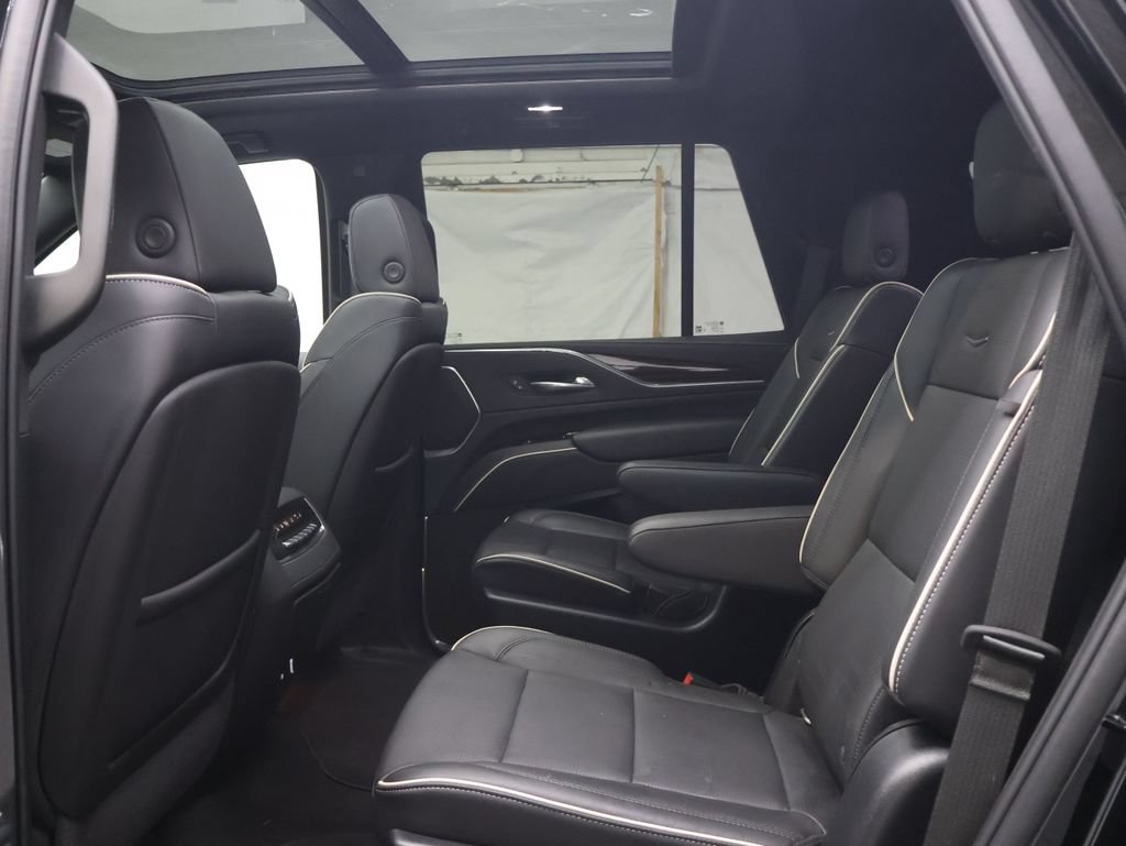 Used 2022 Cadillac Escalade Premium Luxury AWD/4WD image 15