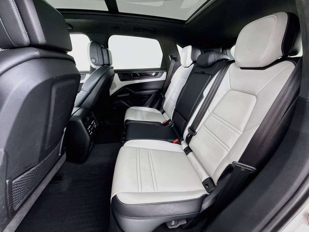 Certified 2025 Porsche Cayenne GTS AWD/4WD image 24