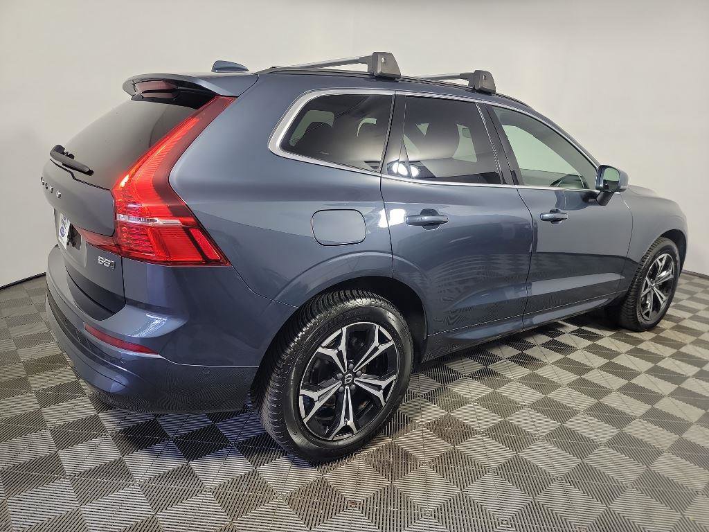 Used 2022 Volvo XC60 B5 Momentum w/ Advanced Package image 4