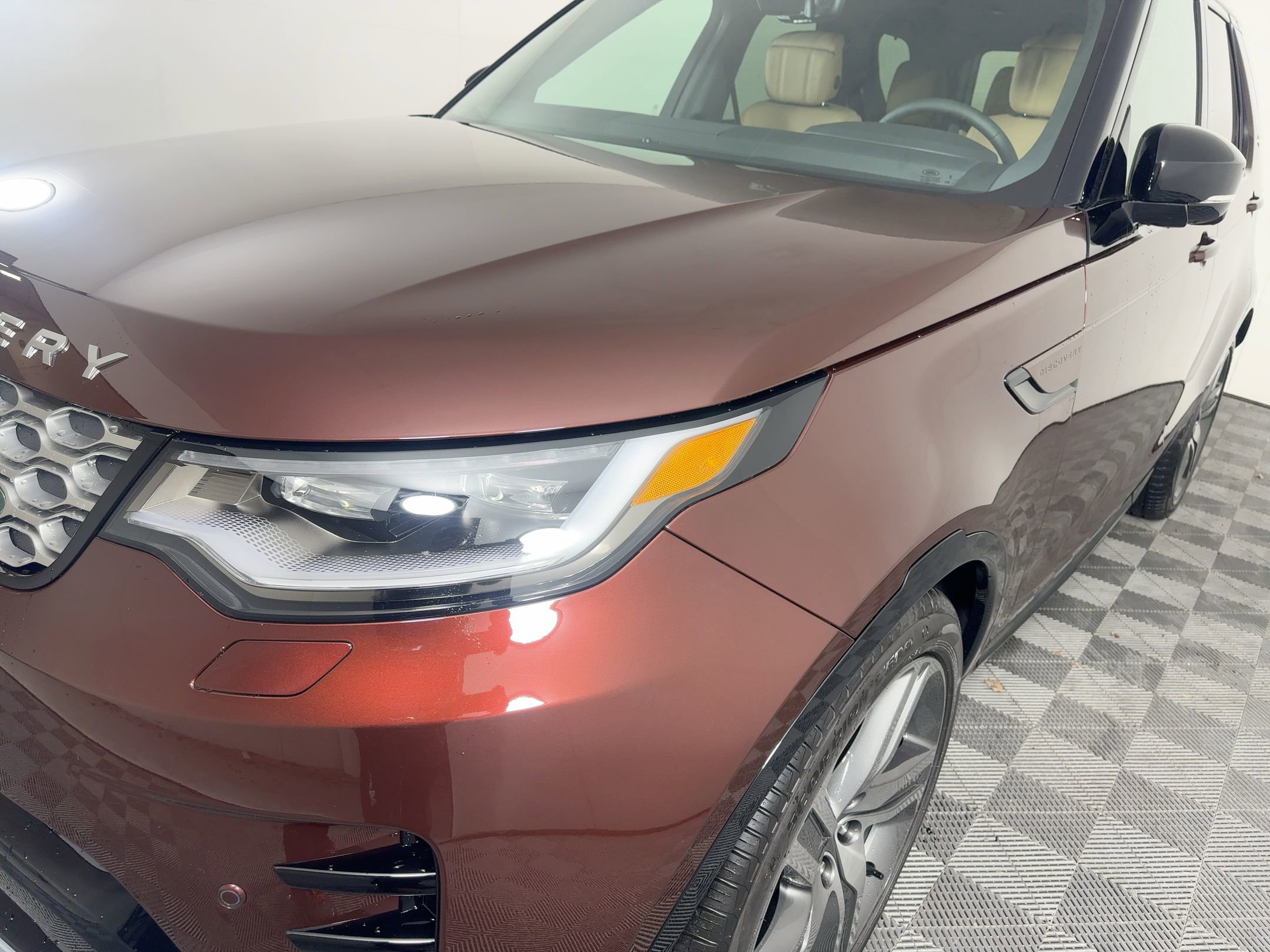 New 2026 Land Rover Discovery Limited Edition image 12