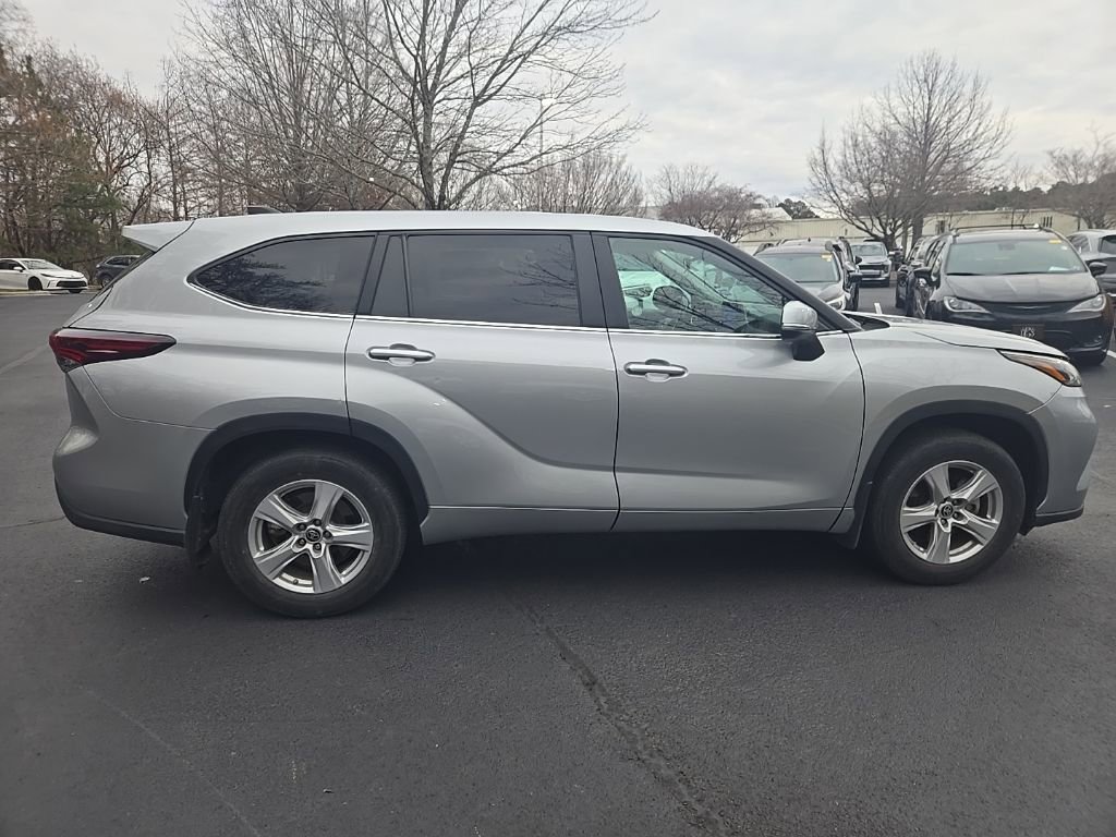 Used 2024 Toyota Highlander LE image 22
