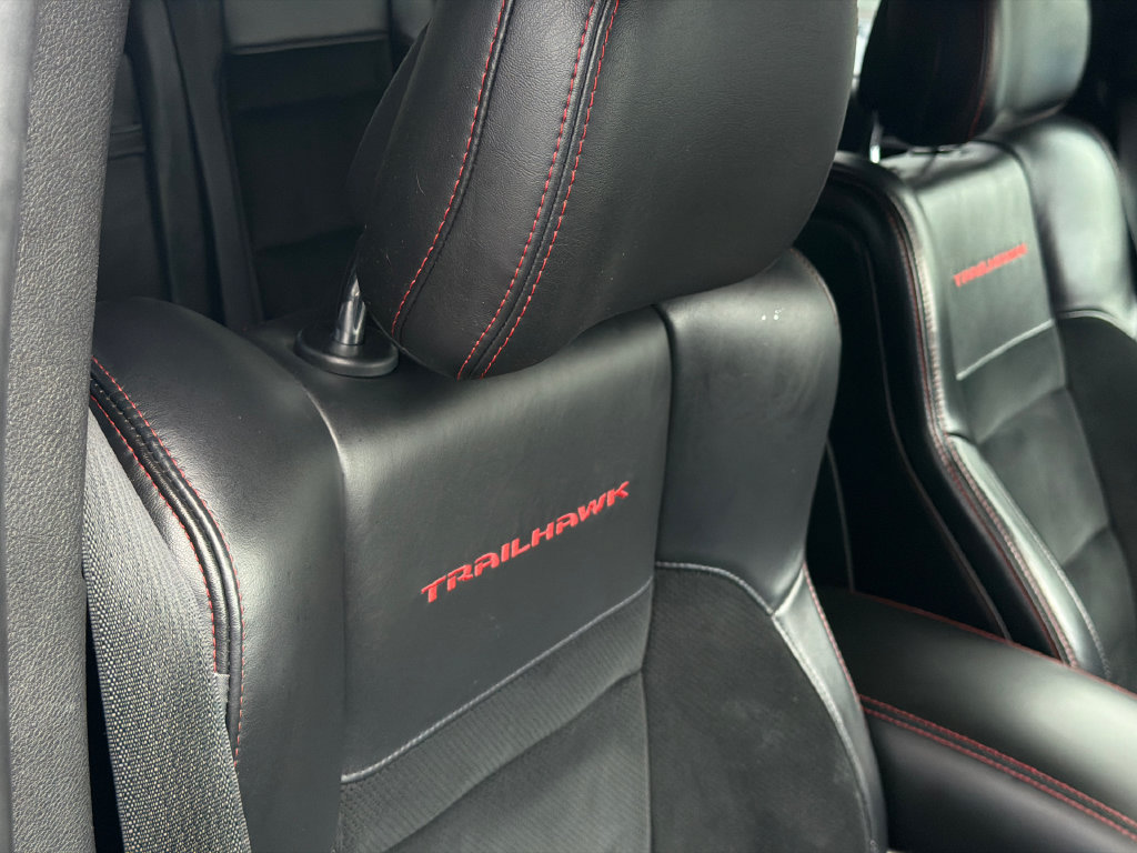 Used 2018 Jeep Grand Cherokee Trailhawk AWD/4WD image 11