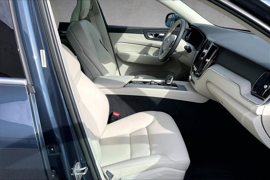 Certified 2023 Volvo XC60 B5 Plus w/ Climate Package AWD/4WD image 28