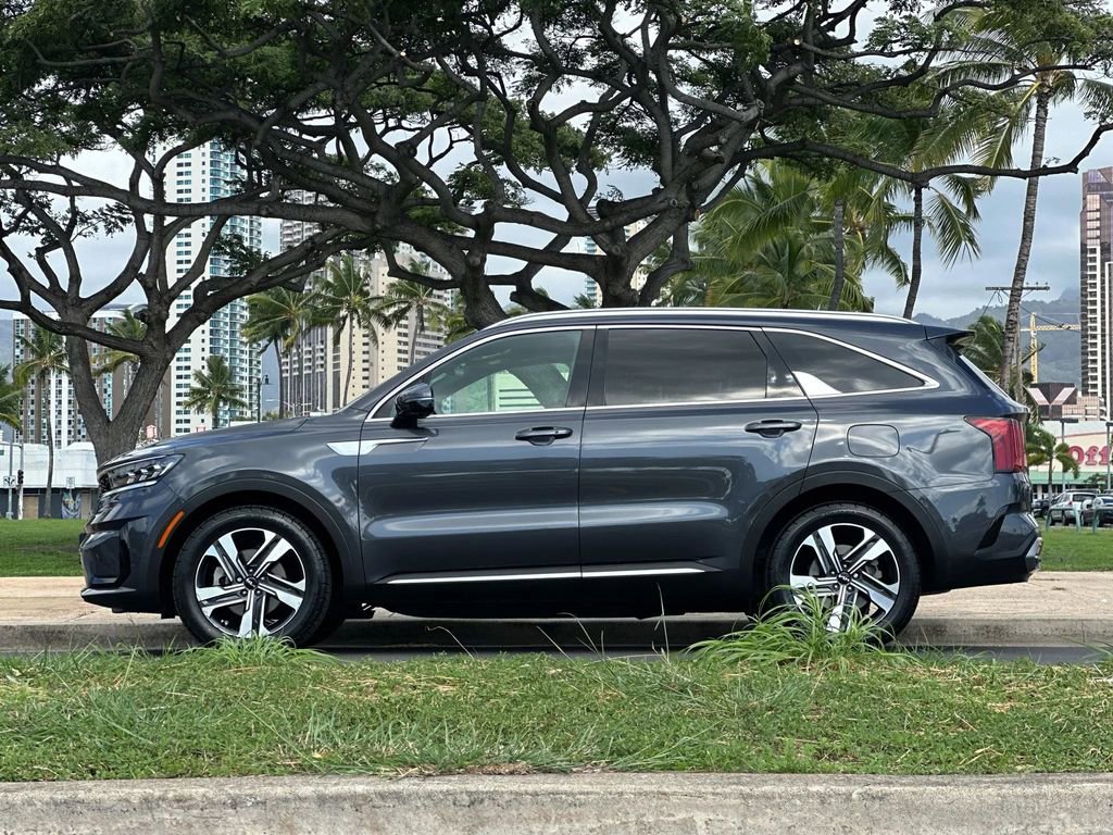 Used 2022 Kia Sorento SX Prestige w/ Panoramic Sunroof Package image 2