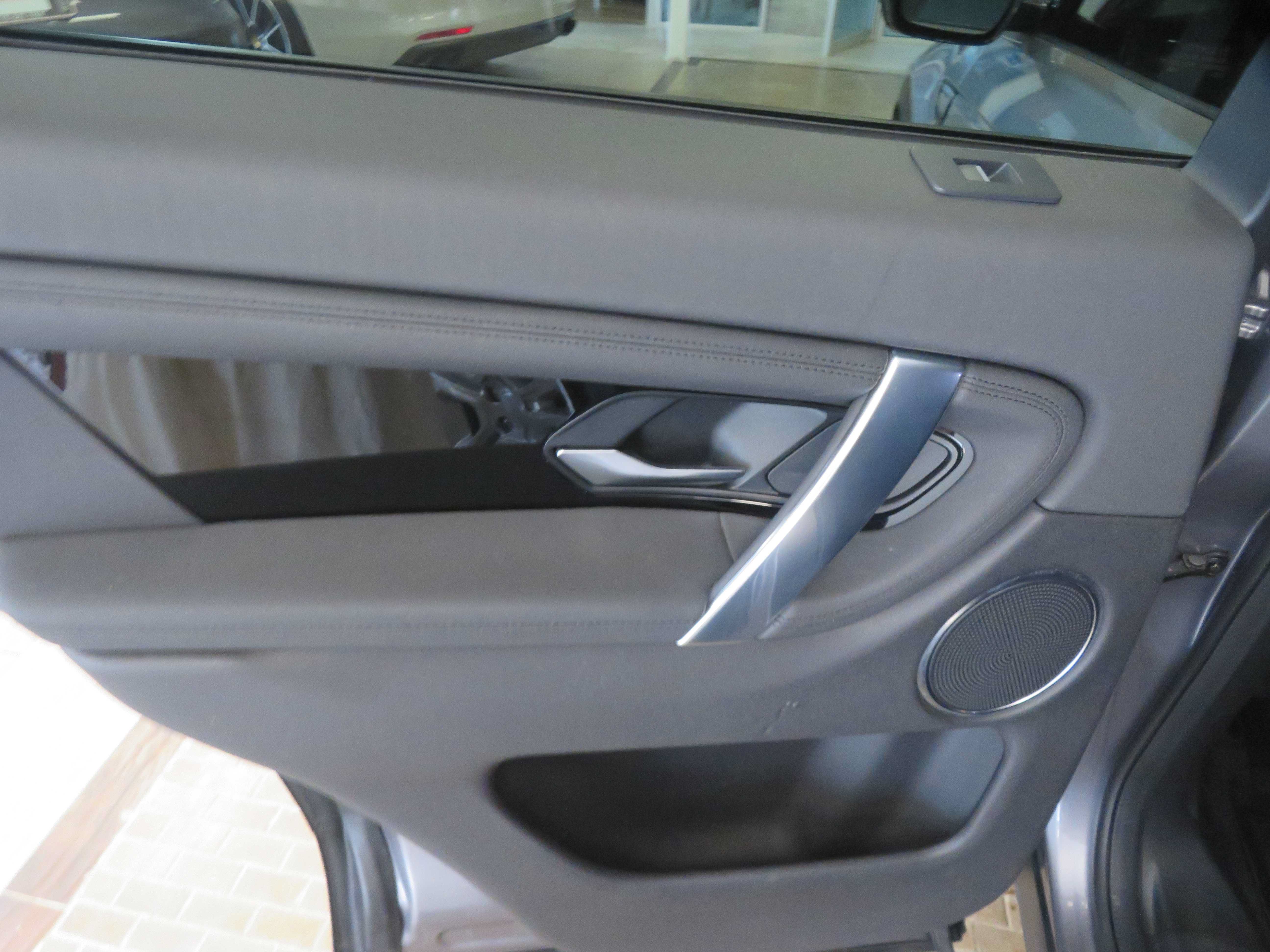 Used 2020 Land Rover Discovery Sport AWD/4WD image 18