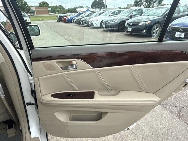Used 2010 Toyota Avalon XL FWD image 15