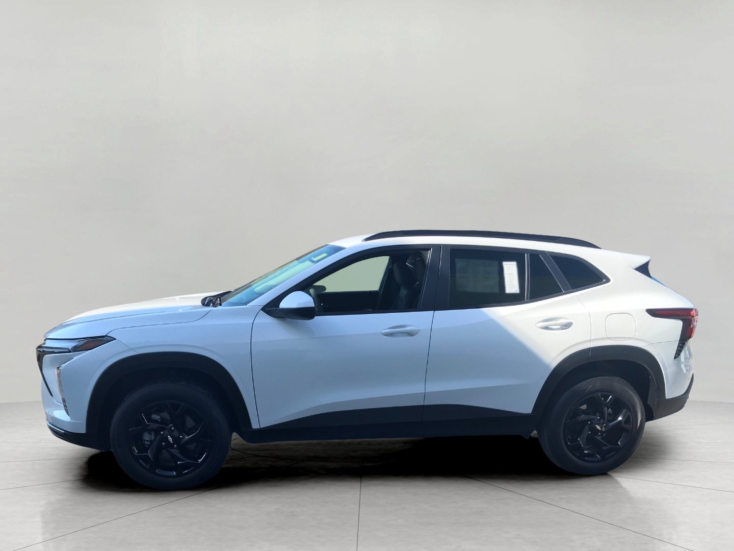 Used 2025 Chevrolet Trax LT FWD image 12