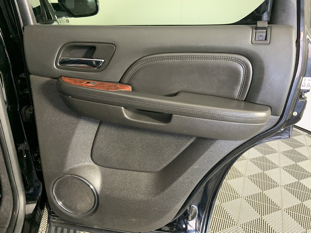 Used 2013 Cadillac Escalade Premium image 28