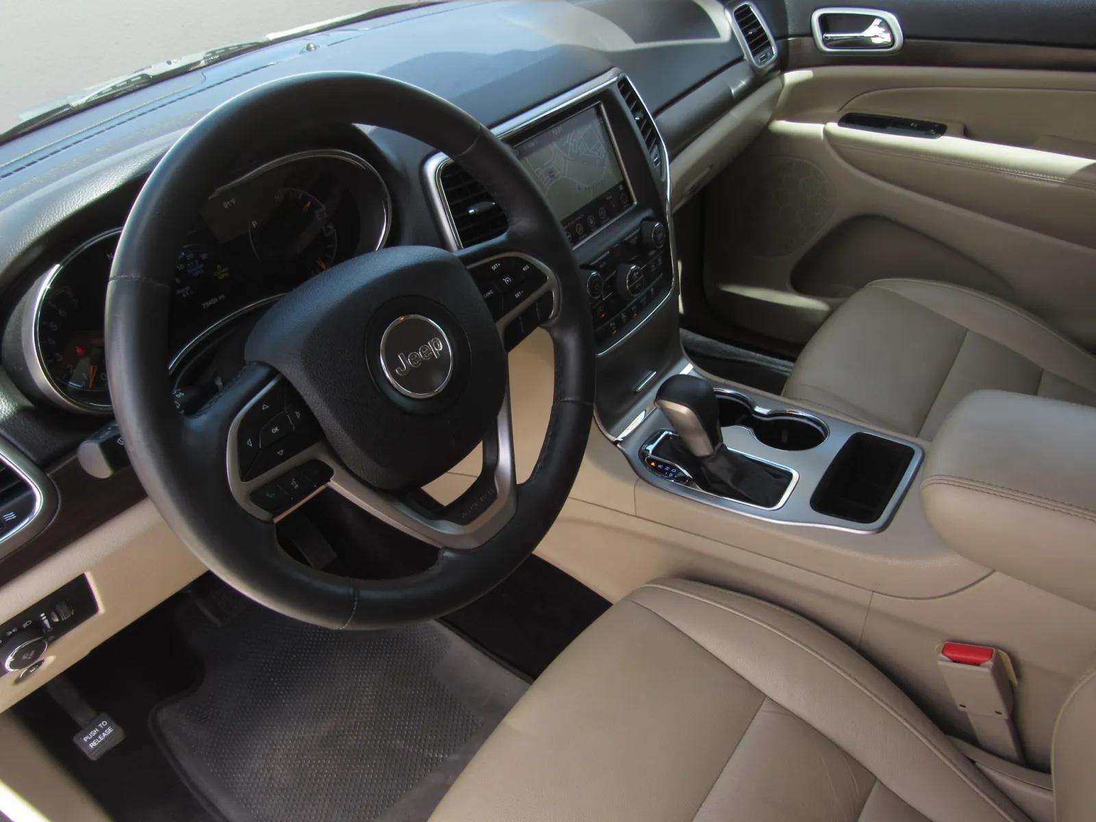 Used 2018 Jeep Grand Cherokee Laredo RWD image 16