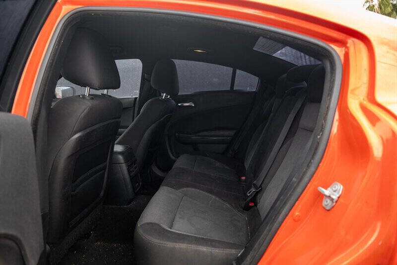 Used 2017 Dodge Charger SE w/ Blacktop Package RWD image 16