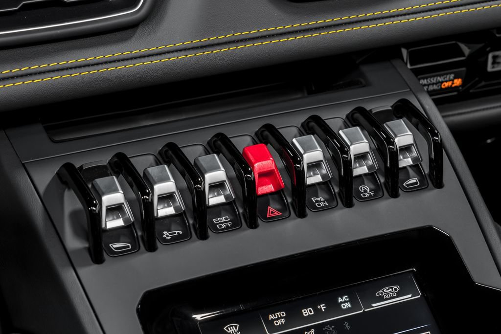 Used 2022 Lamborghini Huracan EVO RWD image 25