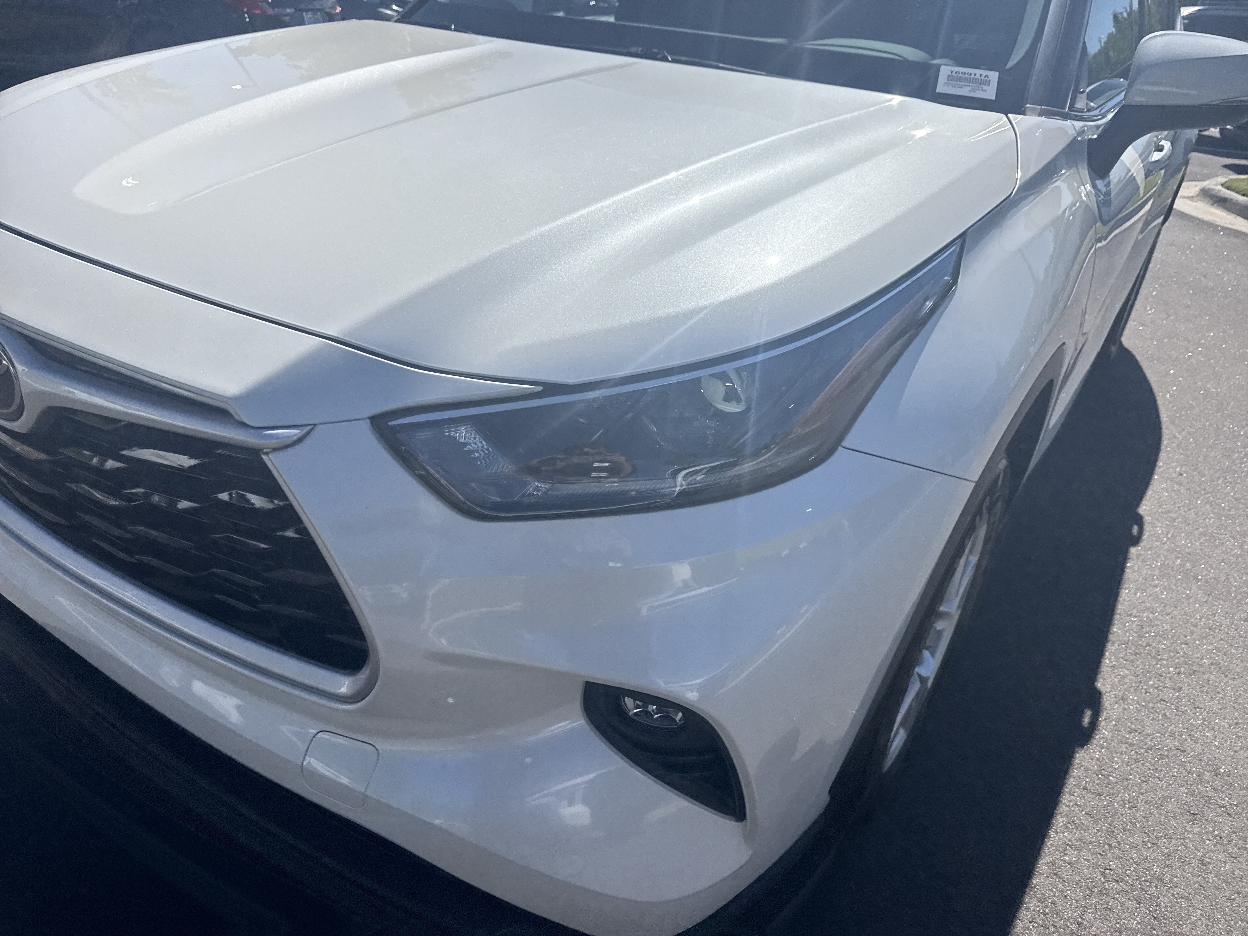 Used 2021 Toyota Highlander LE FWD image 6