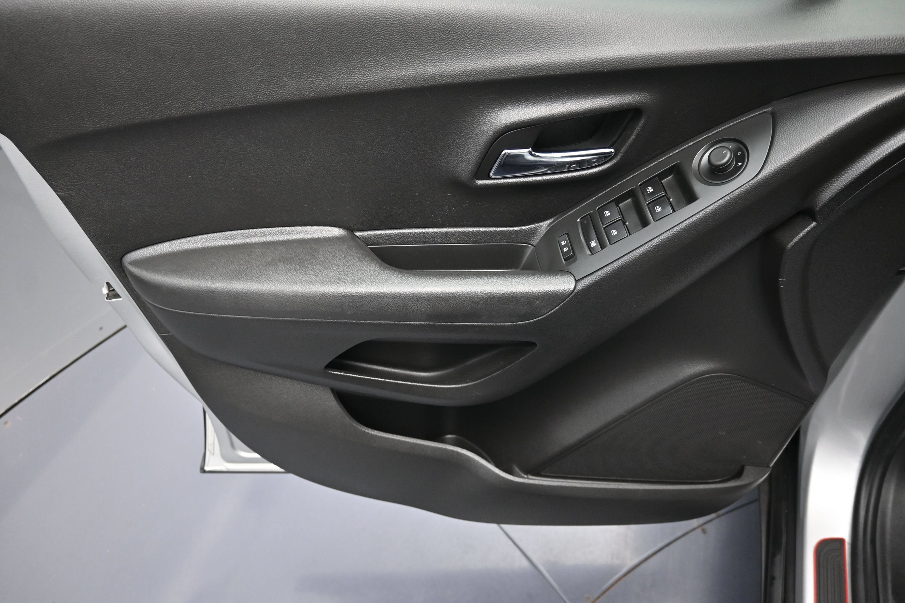 Used 2020 Chevrolet Trax LS FWD image 21