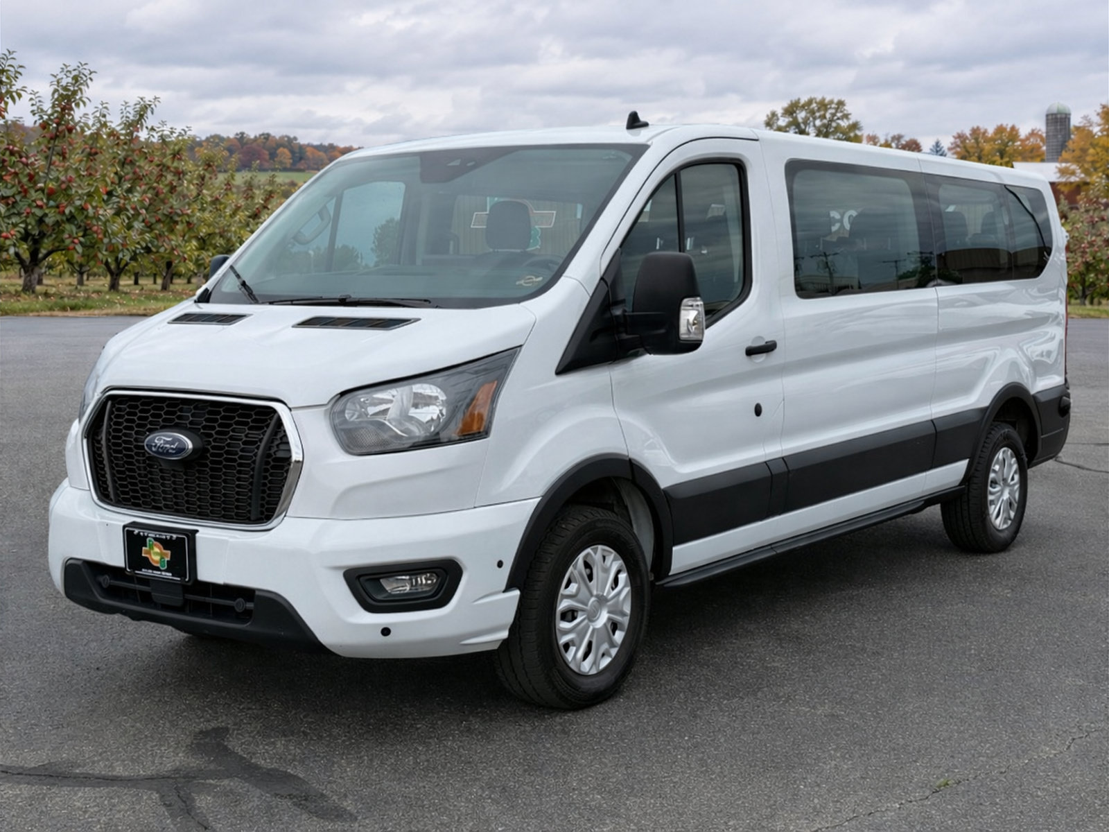 Used 2024 Ford Transit 350 XLT RWD image 4