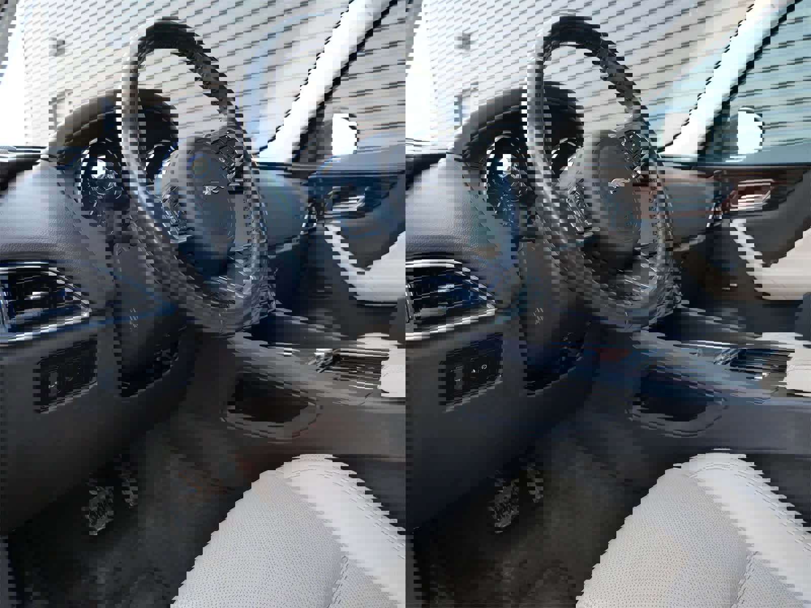 Used 2018 Jaguar F-PACE Prestige image 4