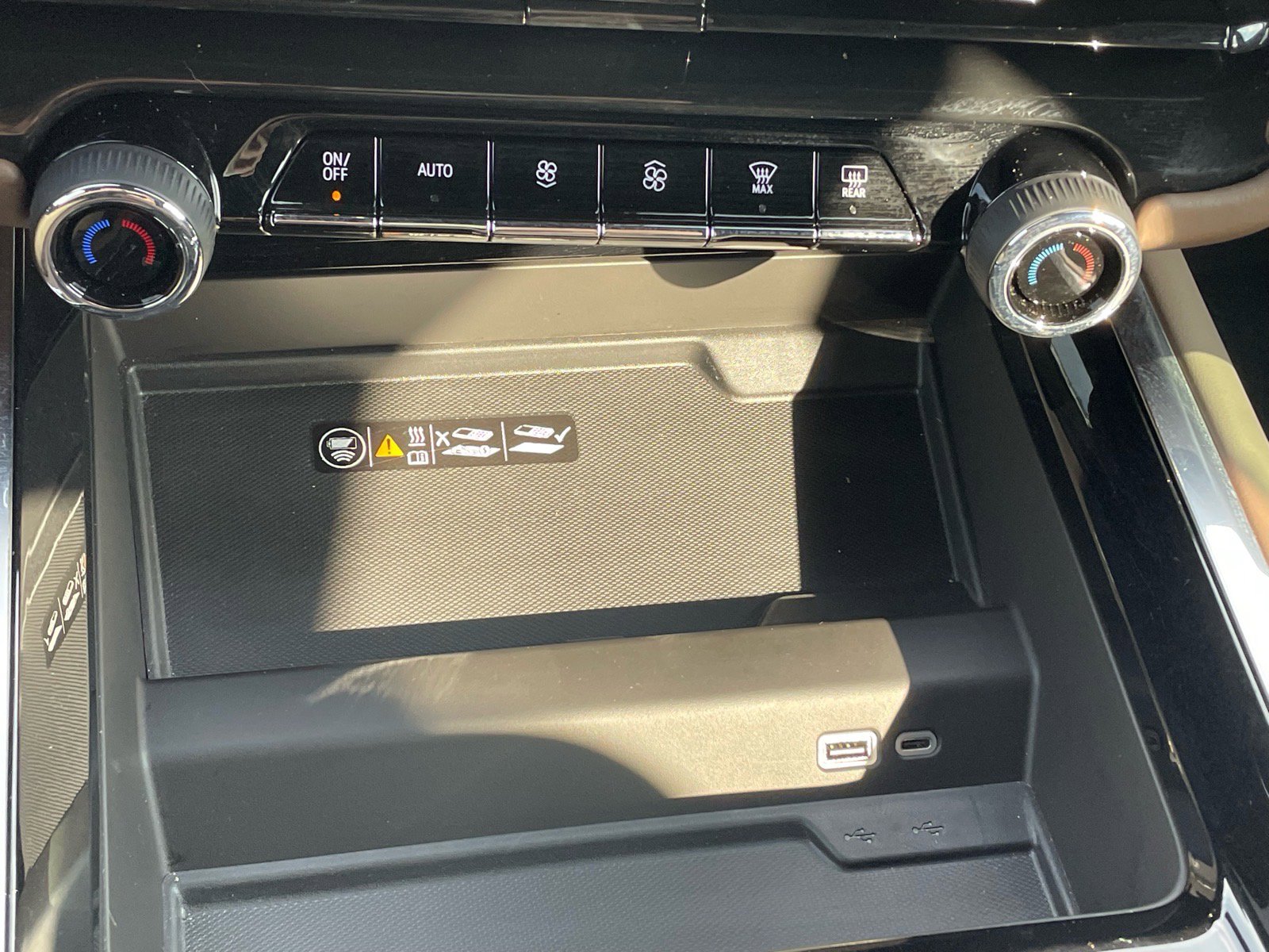 Used 2025 Chevrolet Suburban High Country image 11