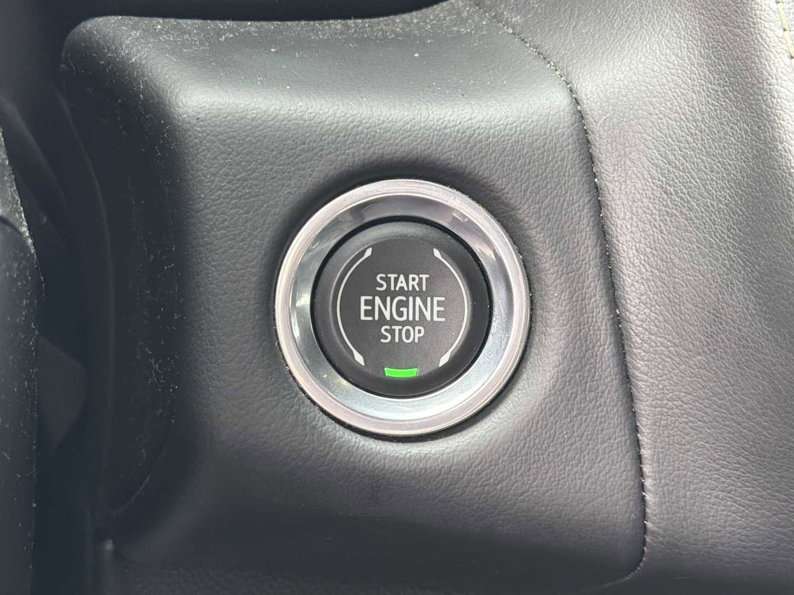 Used 2023 GMC Yukon XL SLT image 8