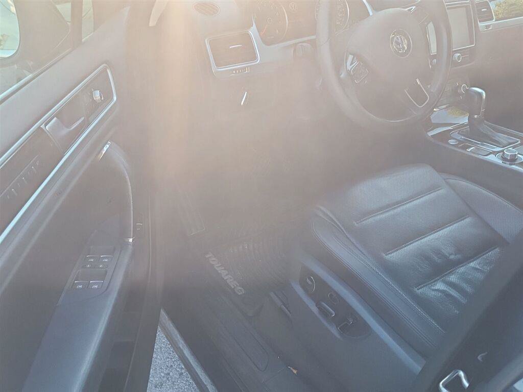 Used 2016 Volkswagen Touareg VR6 AWD/4WD image 36