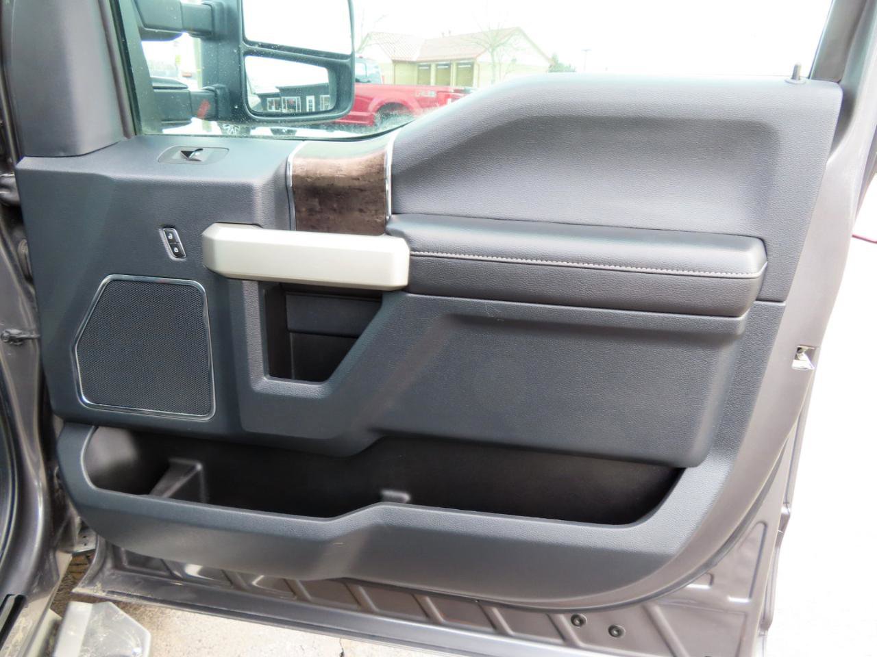 Used 2022 Ford F250 Lariat w/ Chrome Package image 52