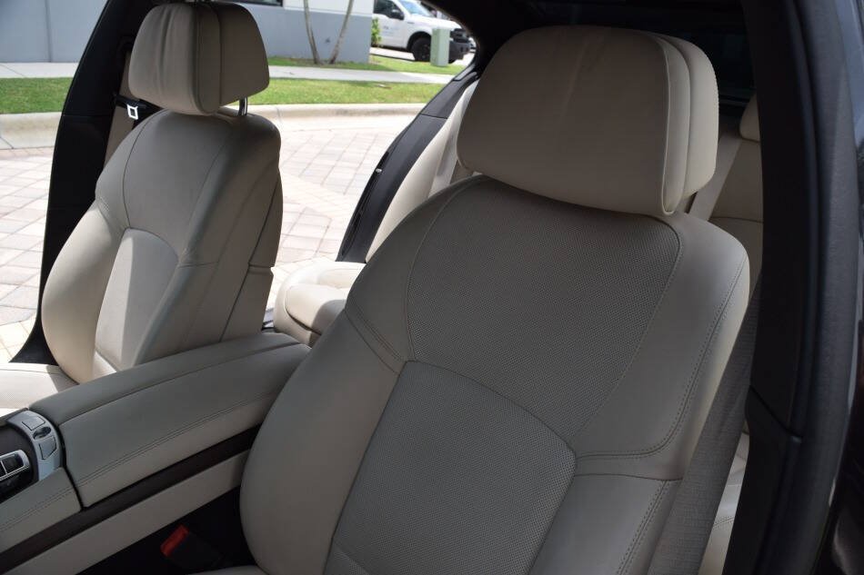 Used 2015 BMW 750i RWD image 38