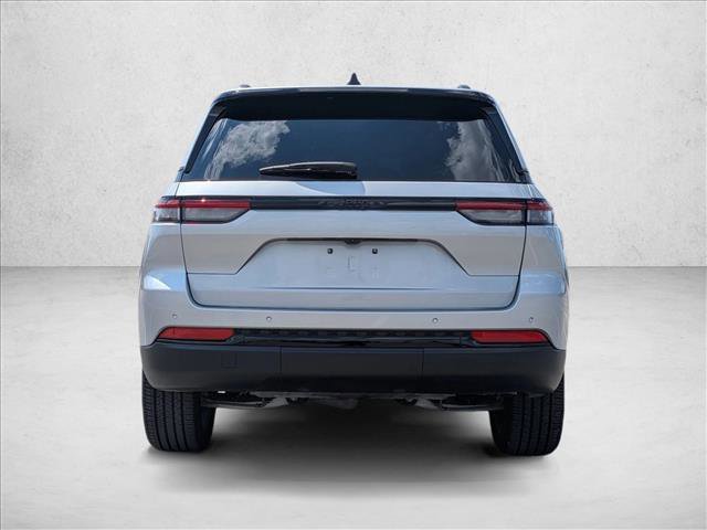 Used 2024 Jeep Grand Cherokee Altitude image 6