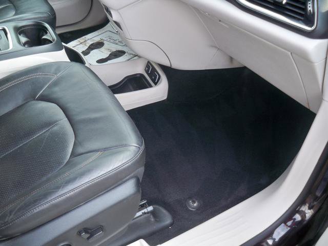 Used 2017 Chrysler Pacifica Touring-L Plus w/ Tire & Wheel Group image 18