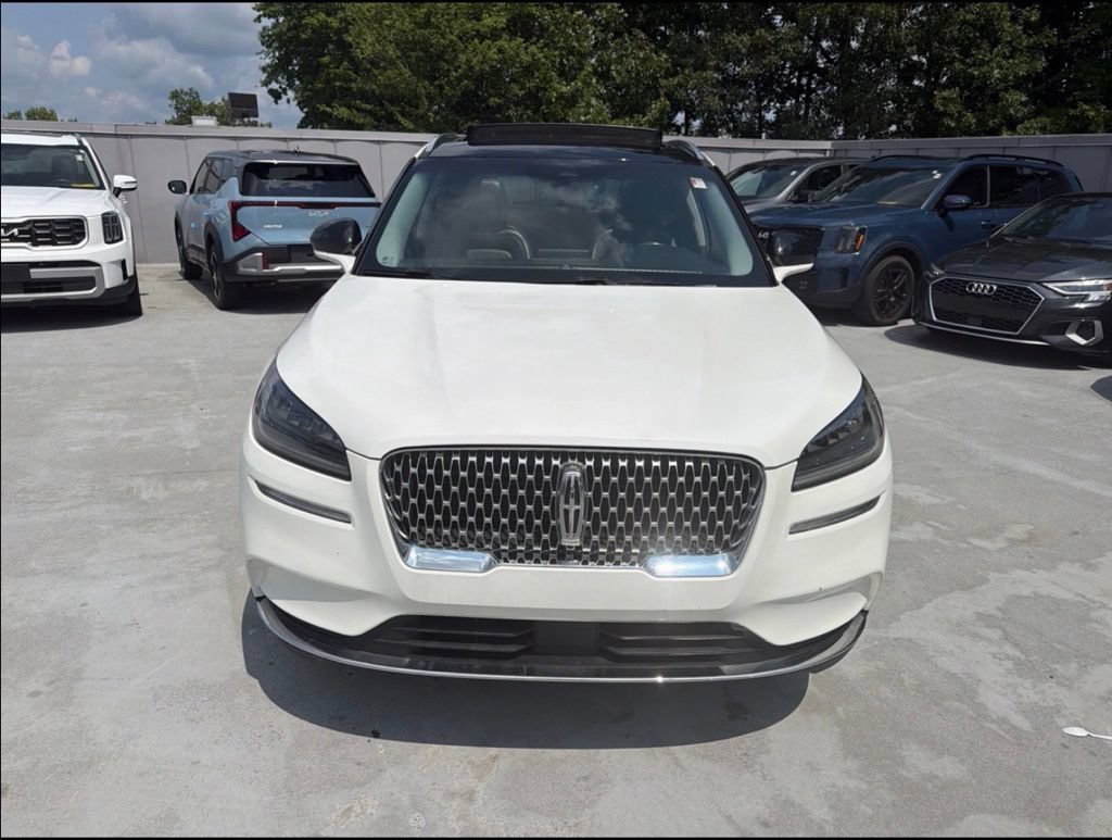 Used 2021 Lincoln Corsair AWD w/ Premium Package image 2
