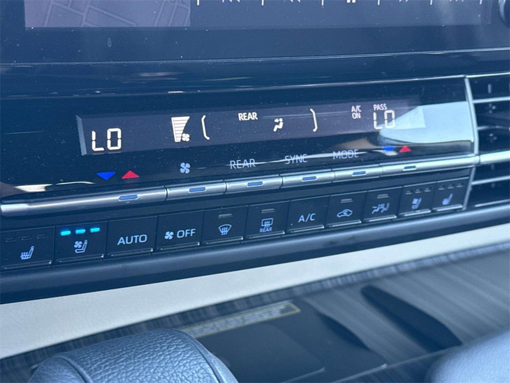 Certified 2023 Toyota Sienna Platinum image 21