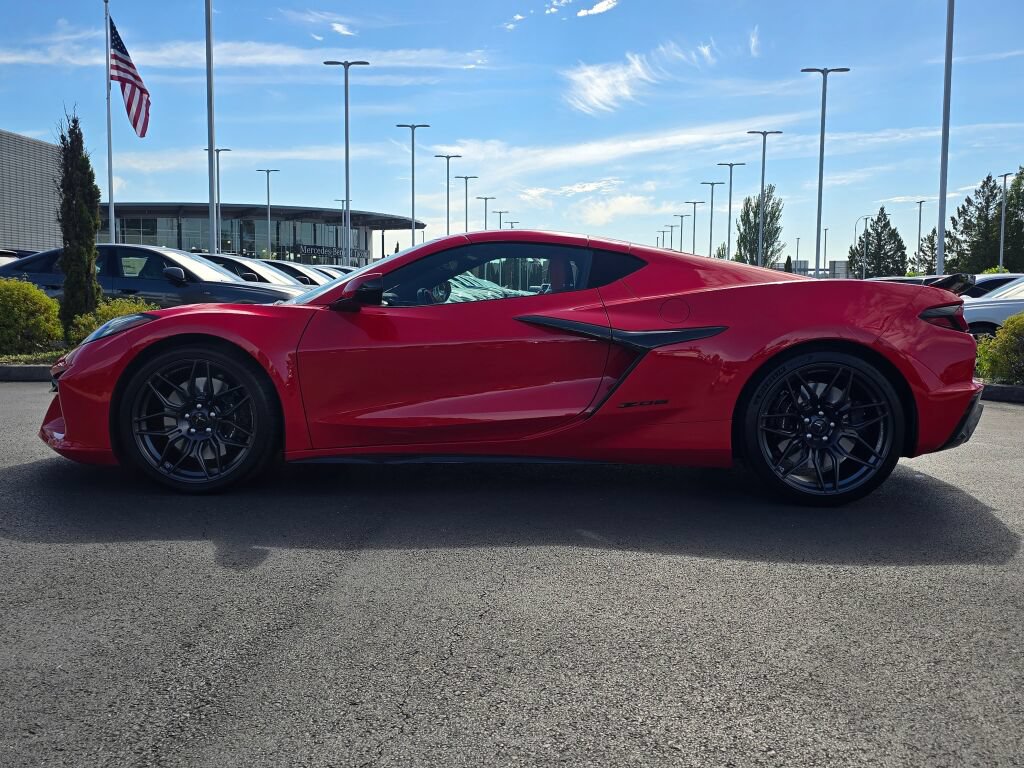 Used 2024 Chevrolet Corvette Z06 RWD image 2