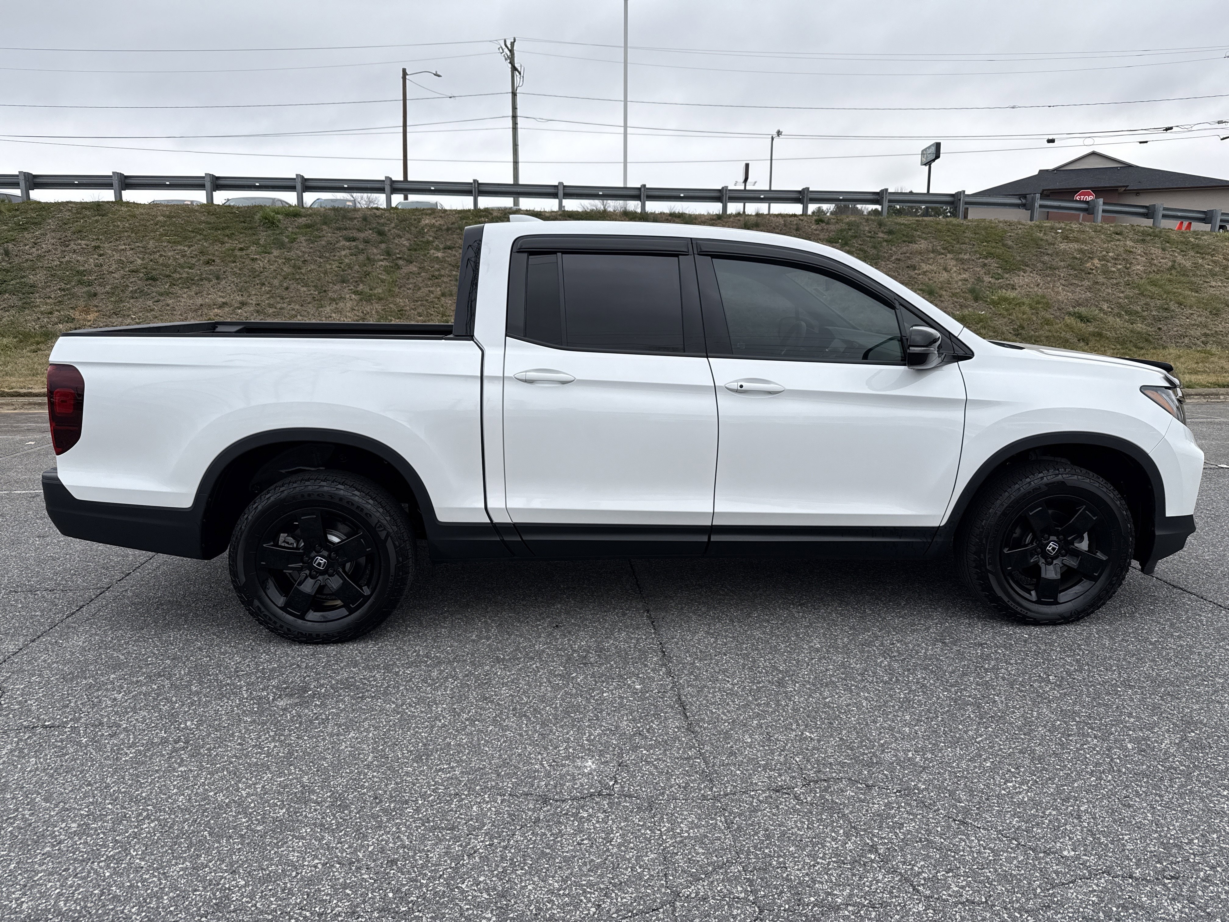 Used 2025 Honda Ridgeline Black Edition image 11