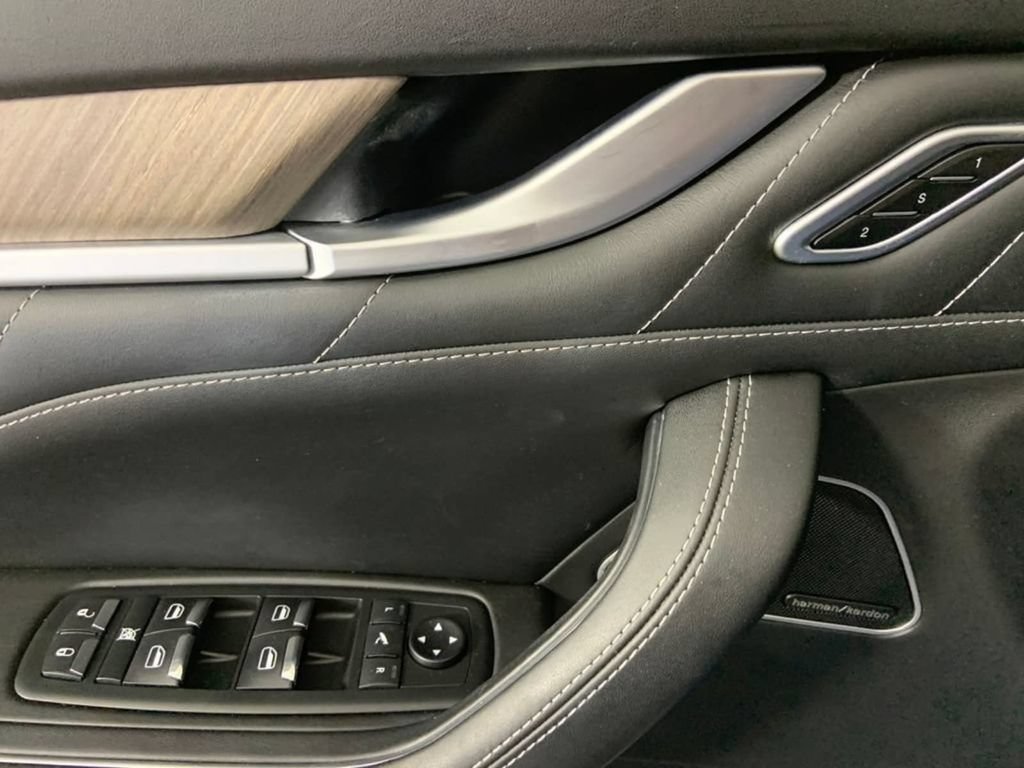 Used 2019 Maserati Levante GranLusso AWD/4WD image 24