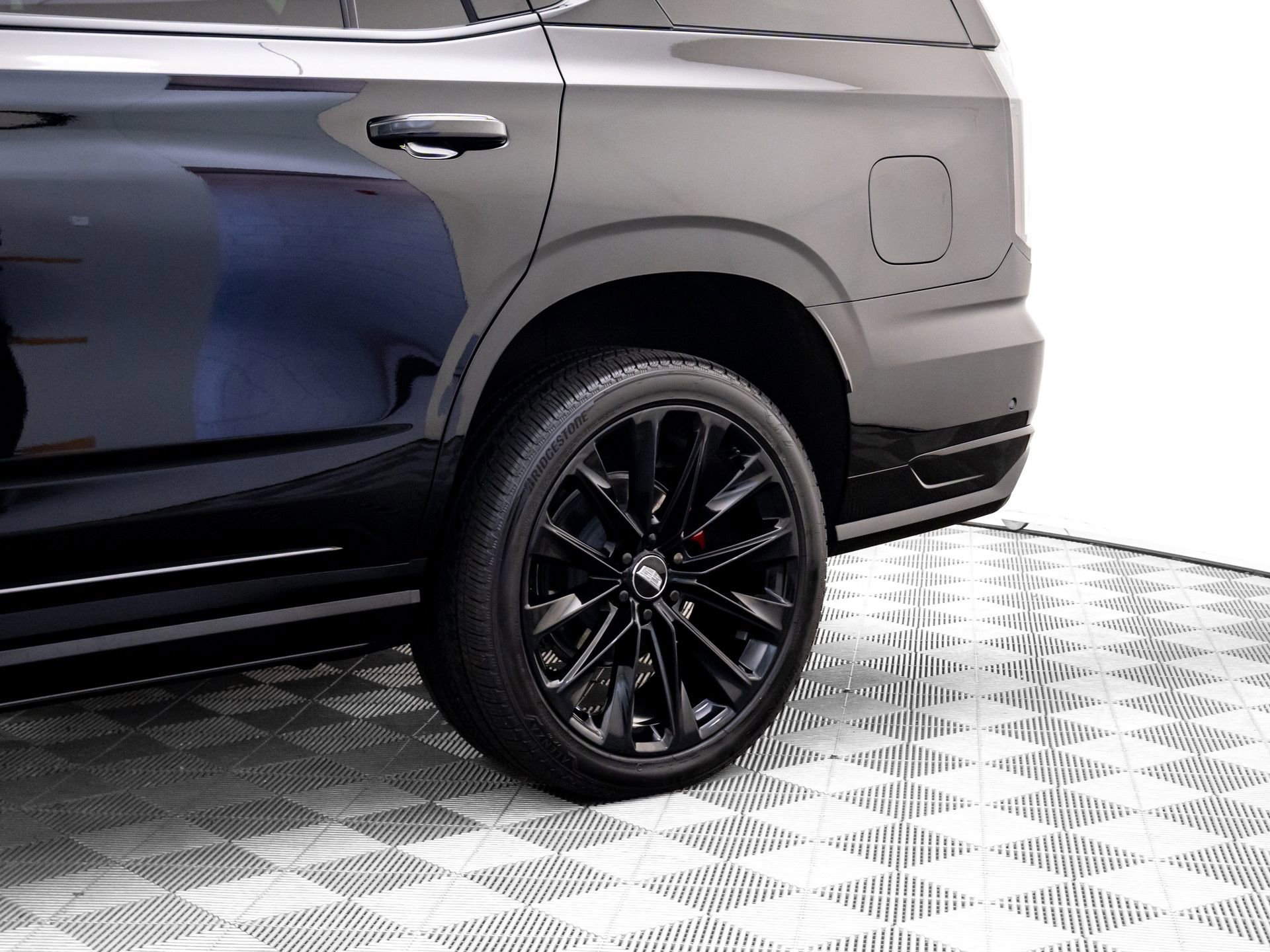 Certified 2025 Cadillac Escalade V w/ LPO, ONYX Package image 41