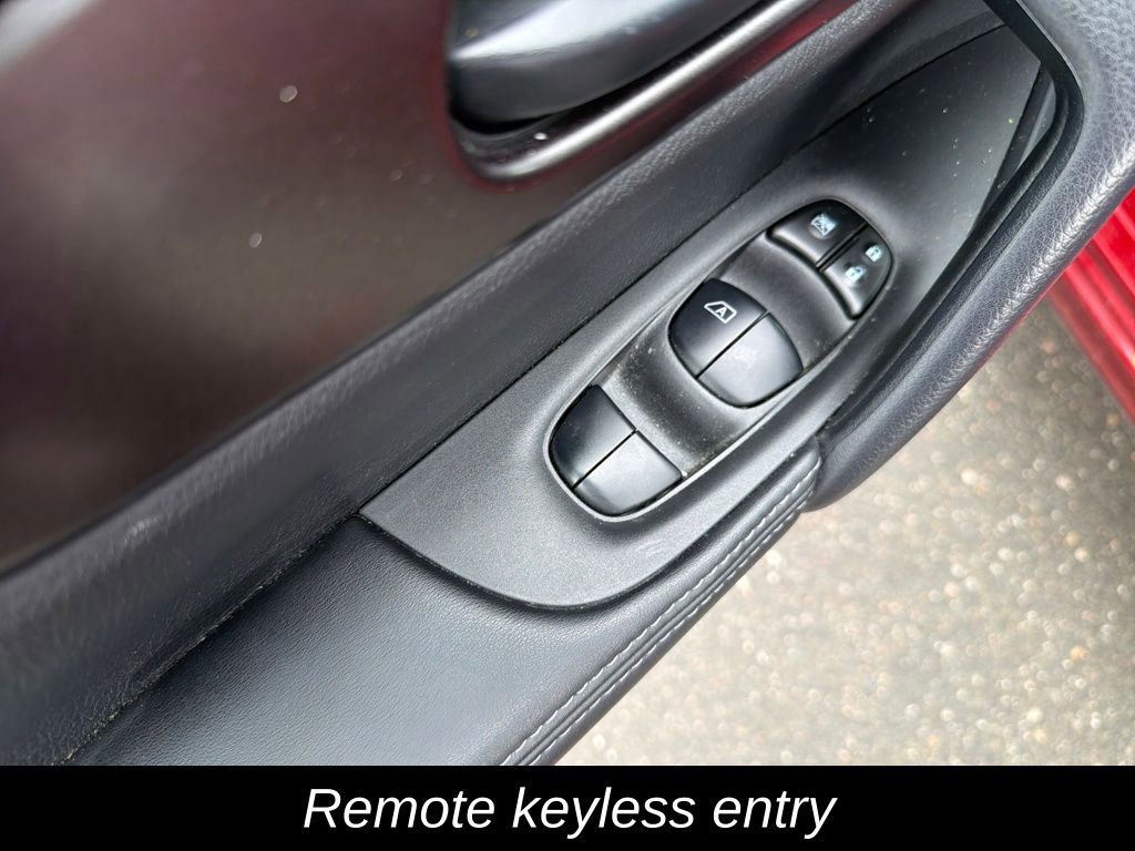 Used 2021 Nissan Rogue Sport S image 11