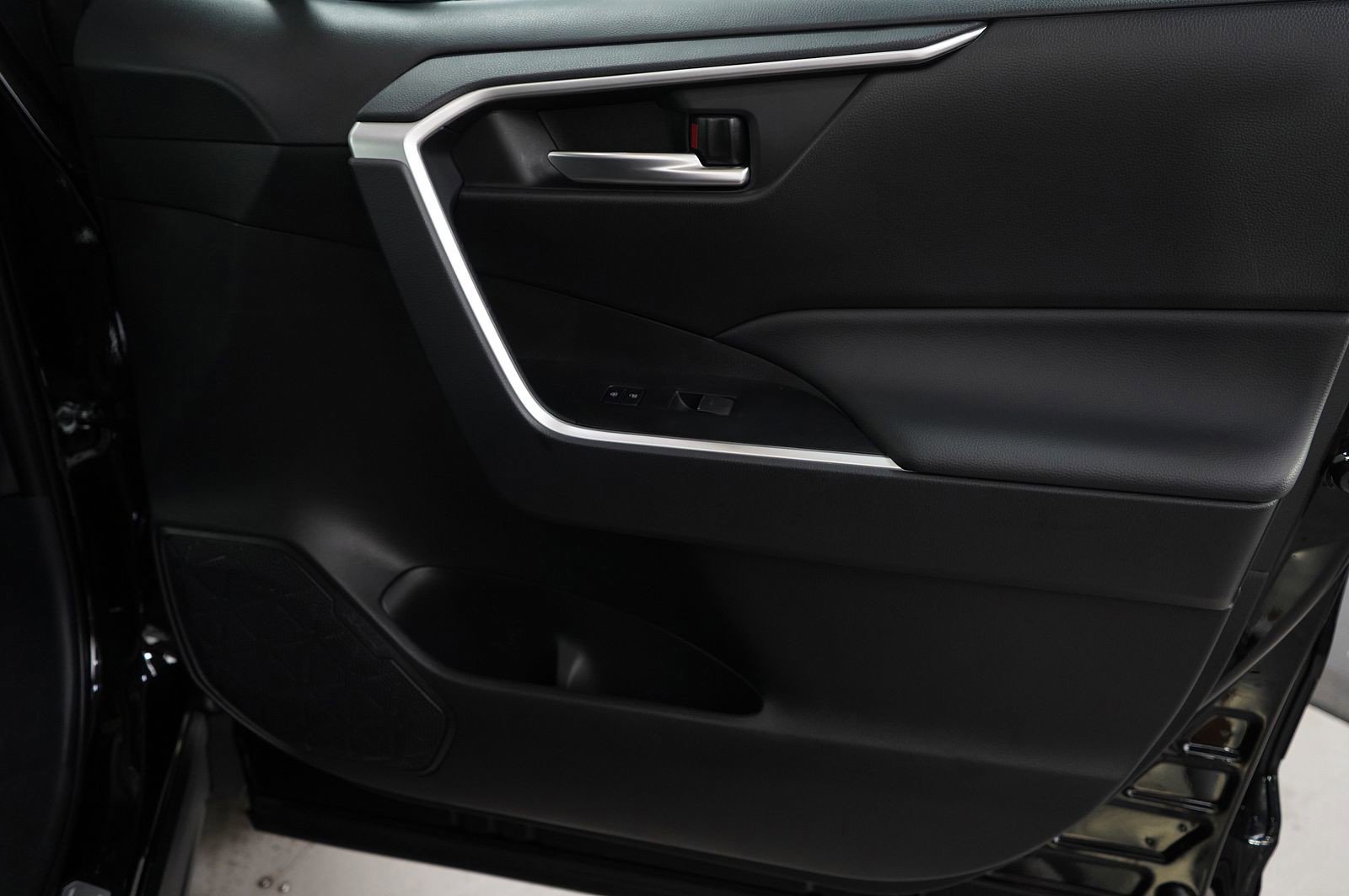 Used 2025 Toyota RAV4 Woodland Edition image 9