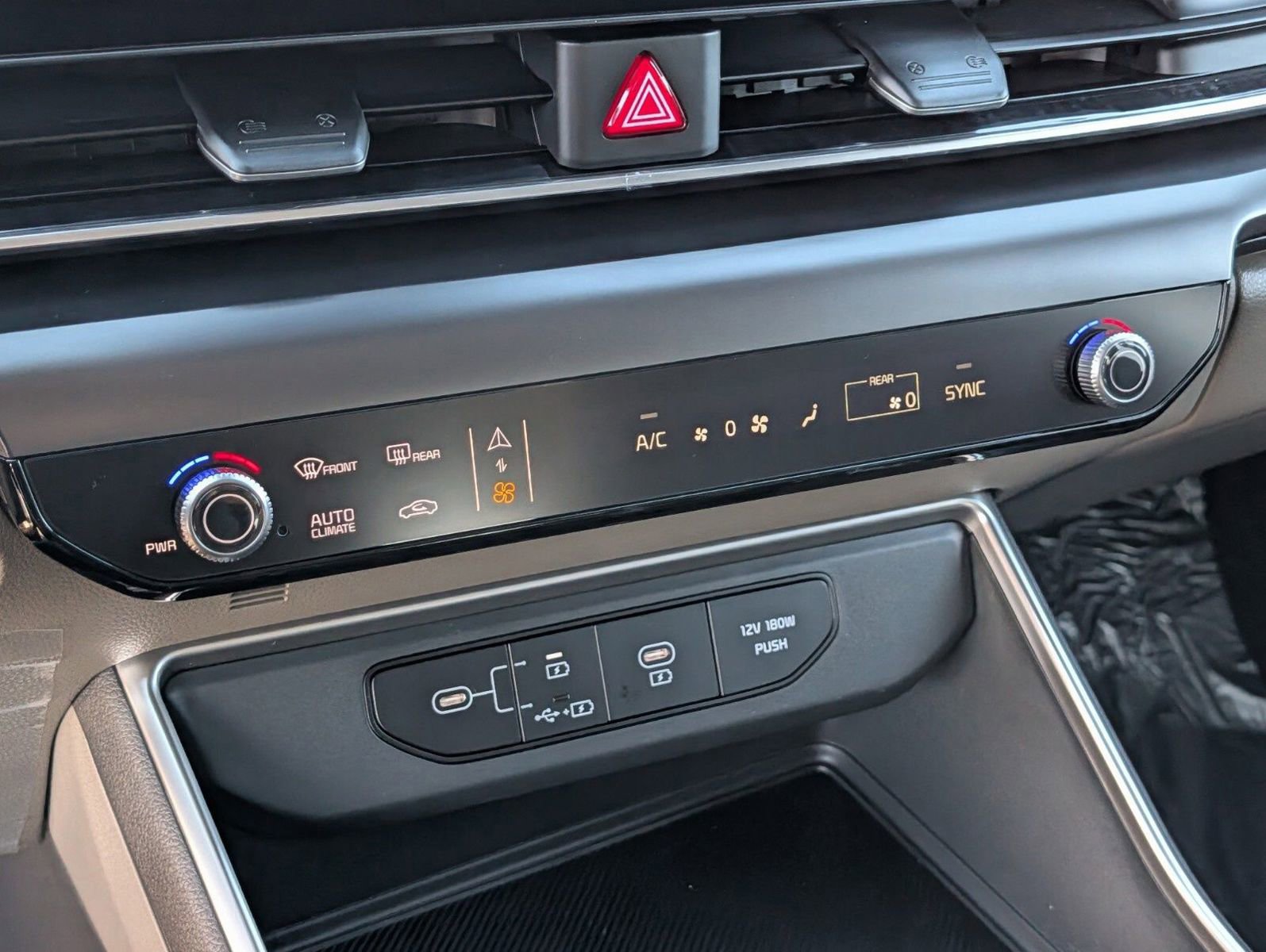 Used 2026 Kia Carnival FWD image 7